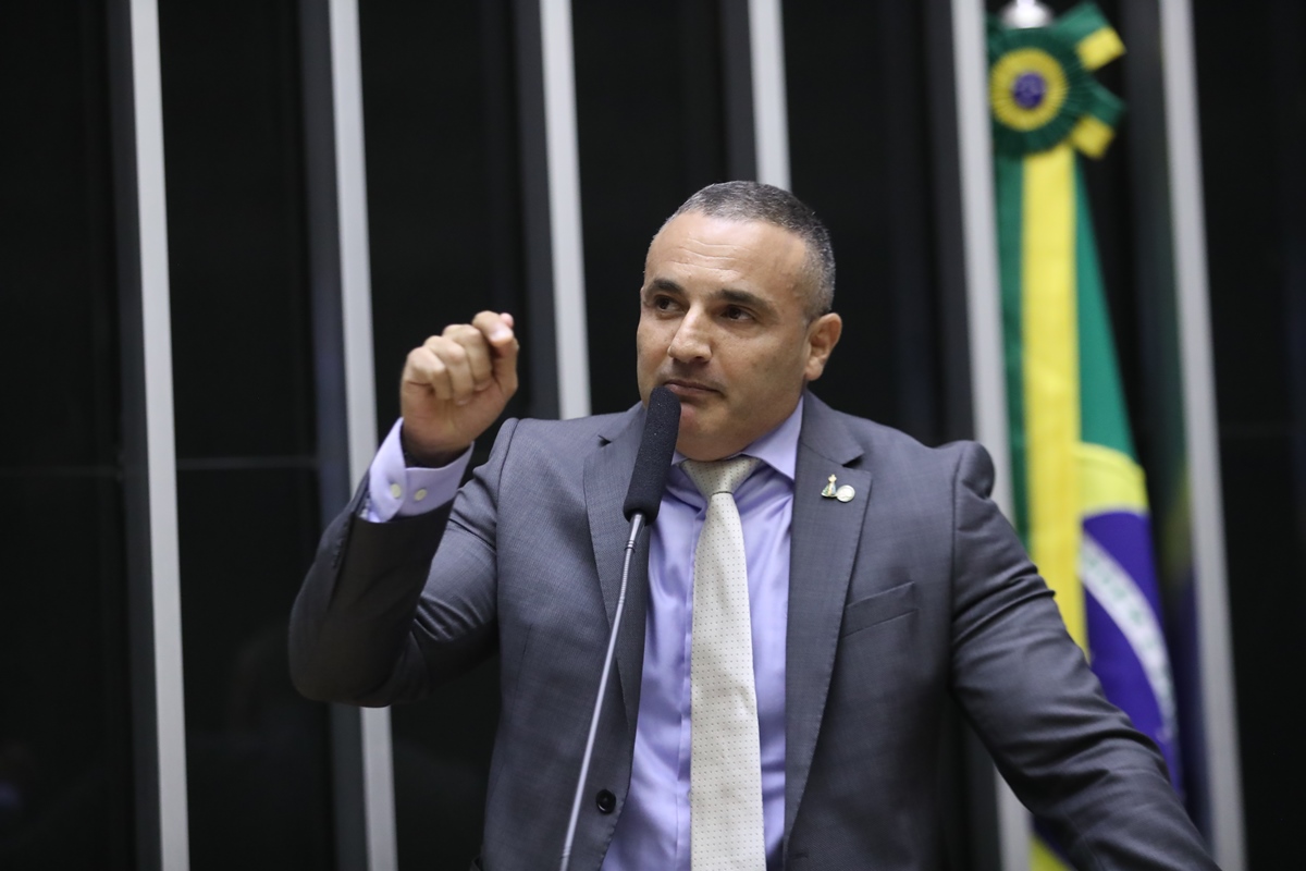 Deputado é condenado indenizar borracharia após vídeo de "denúncia"