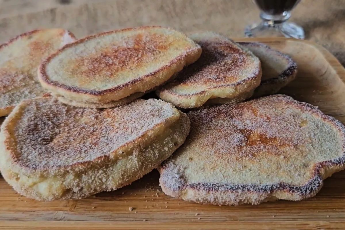 Pão de banana: feito na frigideira em 5 min e perfeito para o café