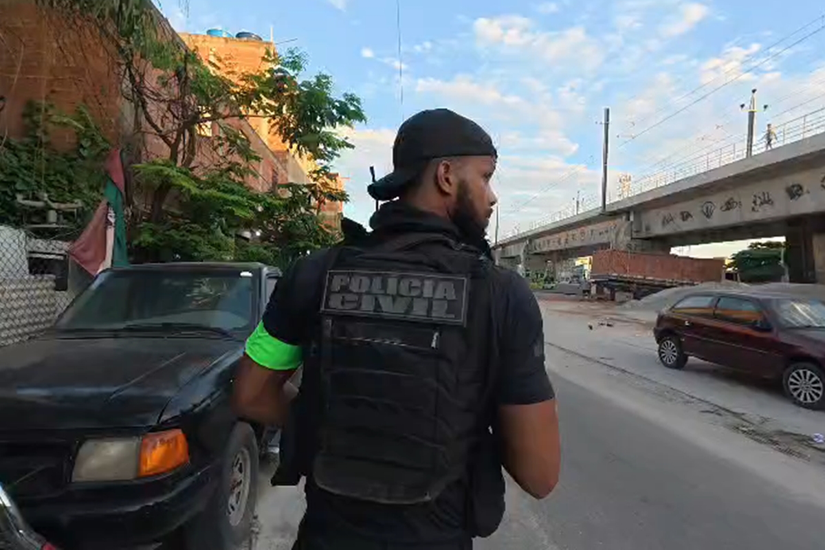 Funcionários de transportadoras ajudam quadrilha a roubar cargas no RJ