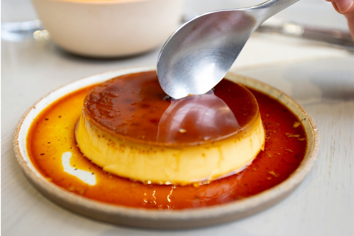 Pudim na air fryer: sobremesa fácil sem banho-maria