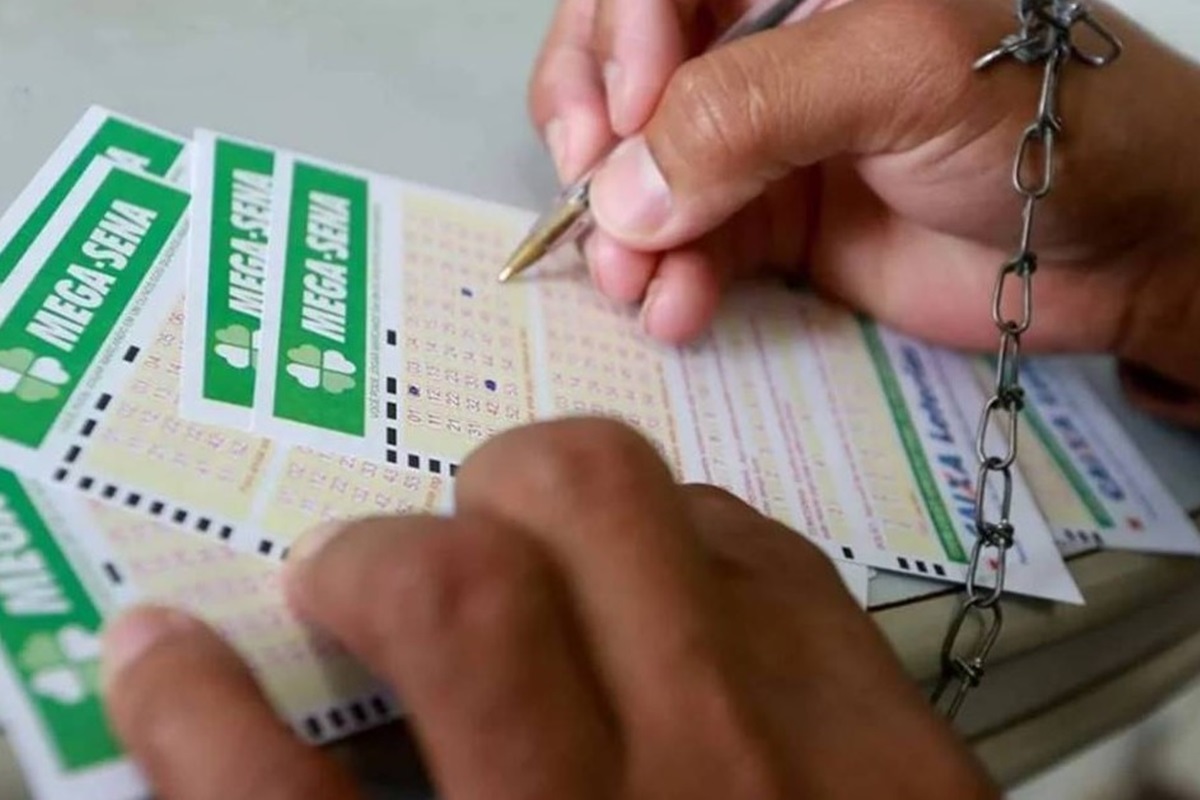 Mega-Sena 2966 acumula e prêmio sobe para R$ 115 milhões. Veja como apostar
