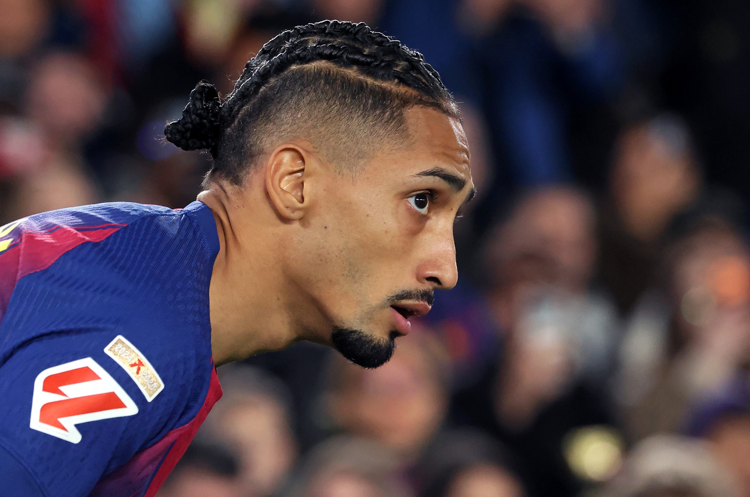 Raphinha pode desfalcar o Barcelona no duelo contra a Real Sociedad