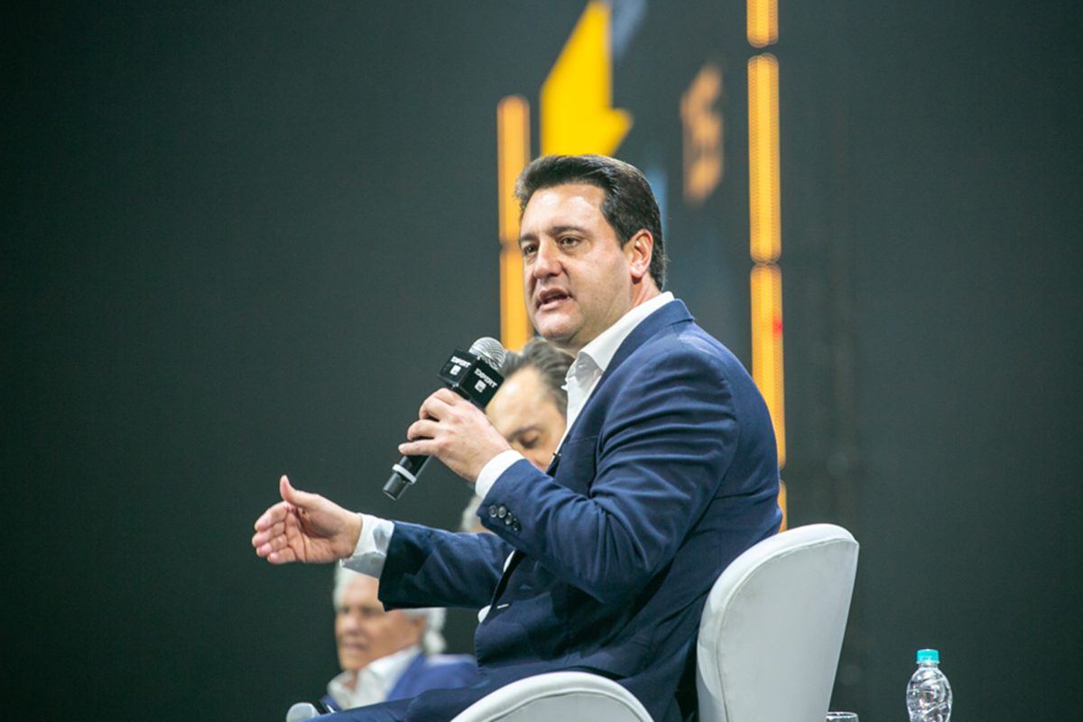 Kassab promove Ratinho Jr. na Faria Lima em meio a briga de Bolsonaros