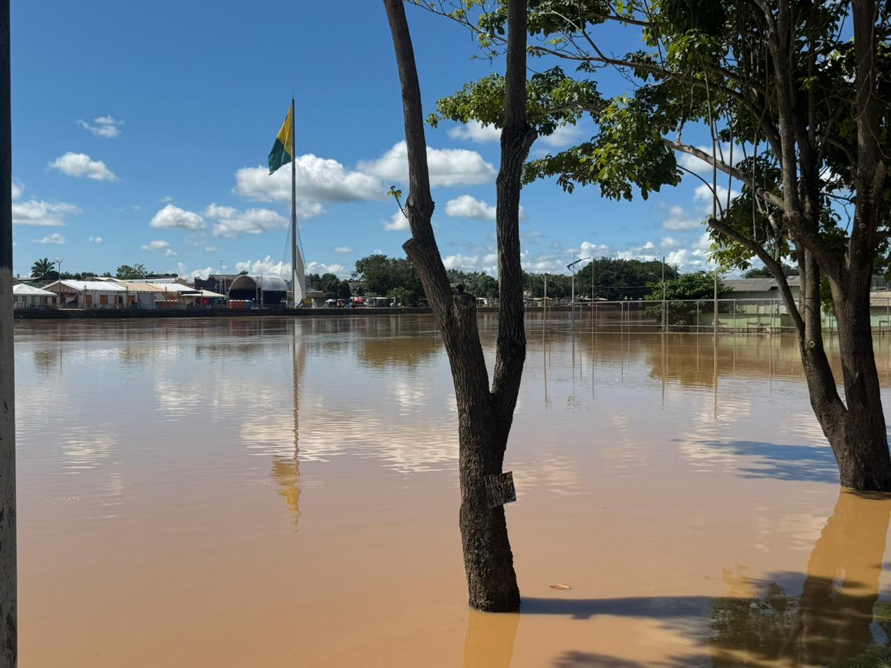 Revitalizar o Rio Acre precisa ser uma política de Estado, diz José Américo em artigo