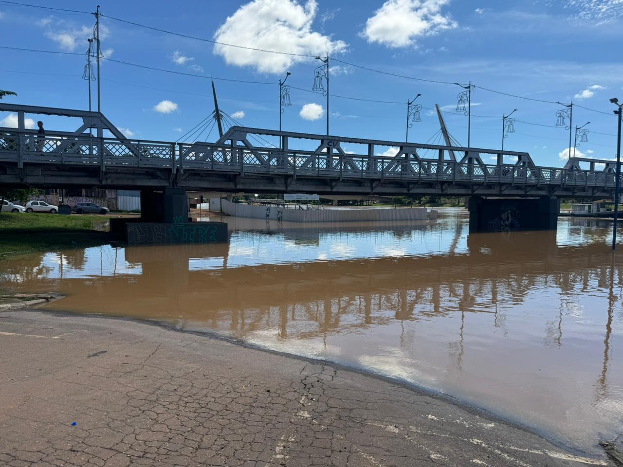 Rio Acre volta a baixar, sai da cota de alerta e registra 12,54 metros na capital; confira