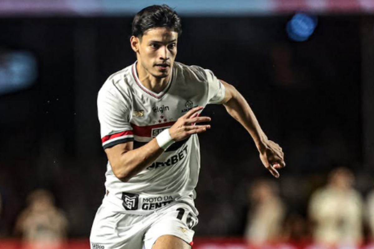 Paulistão: São Paulo domina Santos, vence o clássico e salta na tabela