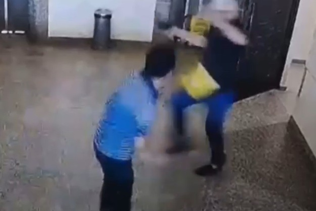 Servidor de tribunal agride síndico de 67 anos com socos em condomínio. Veja vídeo