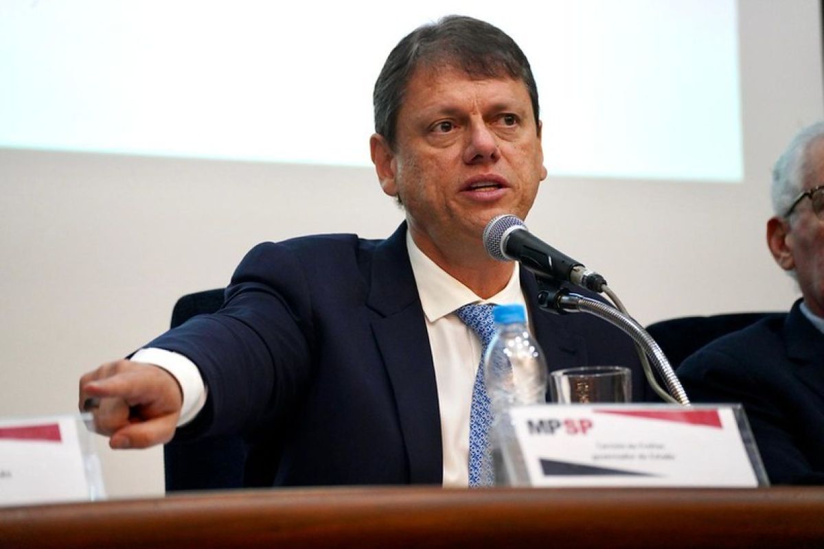 Tarcísio faz gesto a Nikolas, mas decide não ir a ato em Brasília