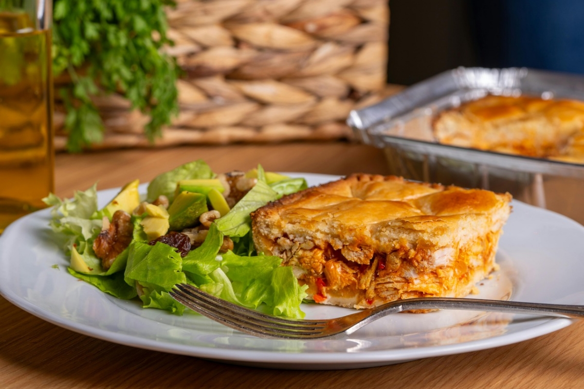 Faça torta de frango fit na air fryer: leve e com poucas calorias