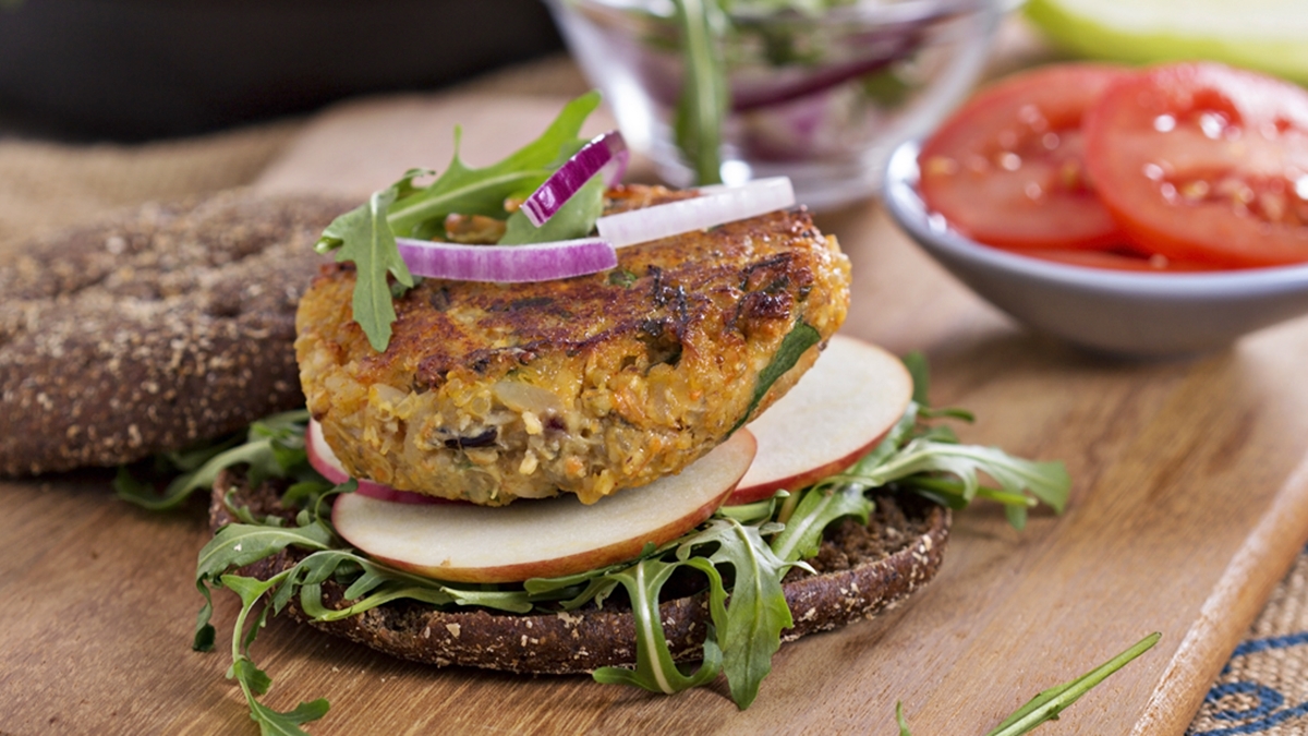 Hambúrguer vegetal com farinha de castanha-do-Pará é opção proteica