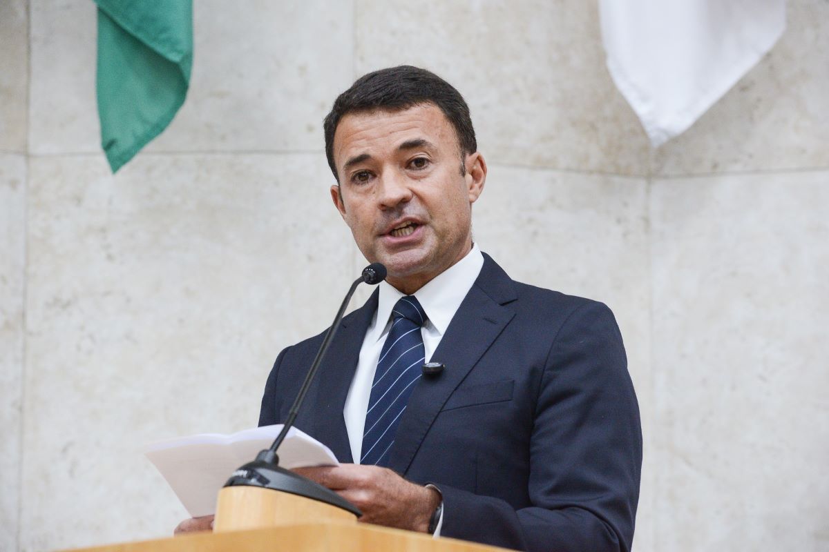 Vice de Nunes quer abater dívida de clubes com aulas para crianças