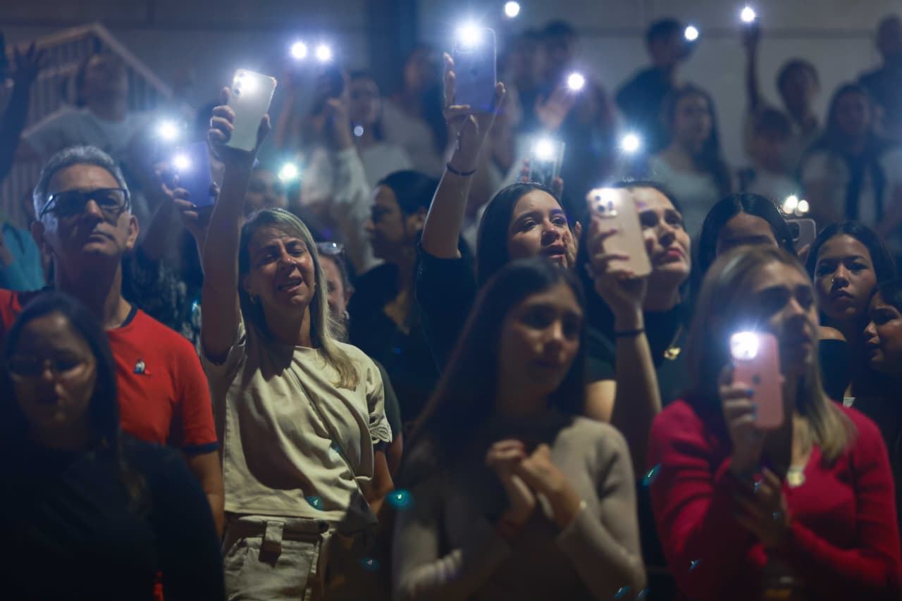 "Emocionante de ver", diz família sobre vigília para adolescente agredido