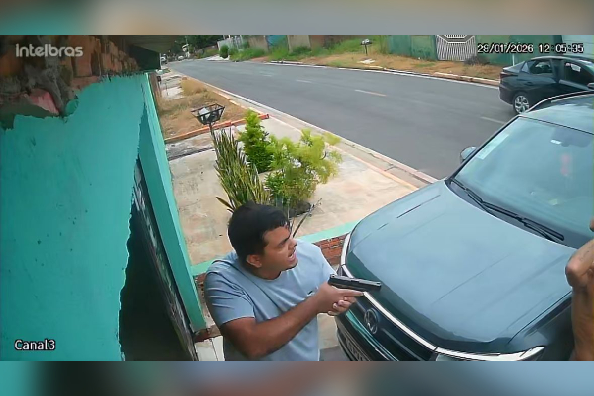 Câmeras flagram PM participando de assalto à mão armada. Veja vídeo