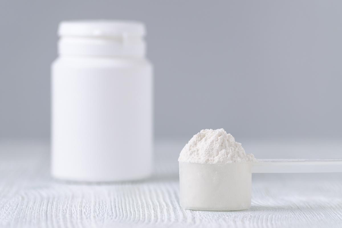 Nutricionista explica se tomar creatina depois do almoço faz diferença