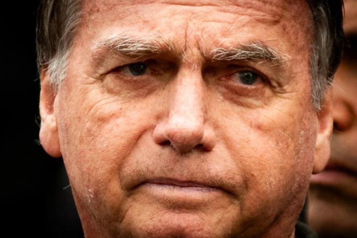 Bolsonaro pede autorização a Moraes para receber "Estímulo Elétrico Craniano" na prisão