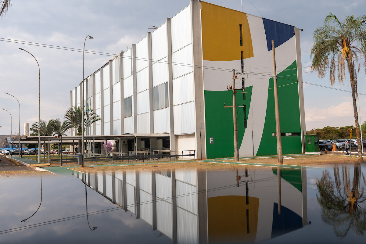 Caesb e Terracap aprovam pagamento de até R$ 374 mil para diretores após exoneração