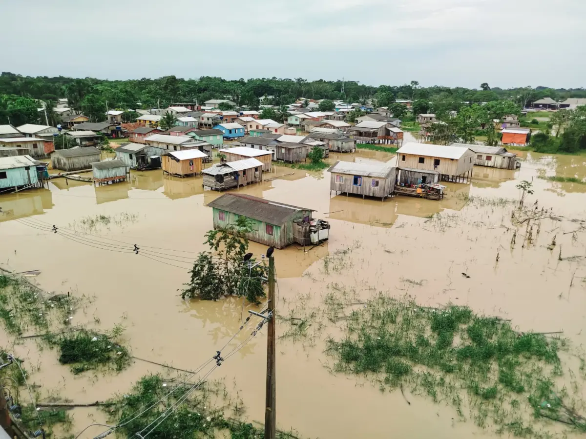 Nível do Rio Juruá recua, mais ainda está acima da cota de alerta