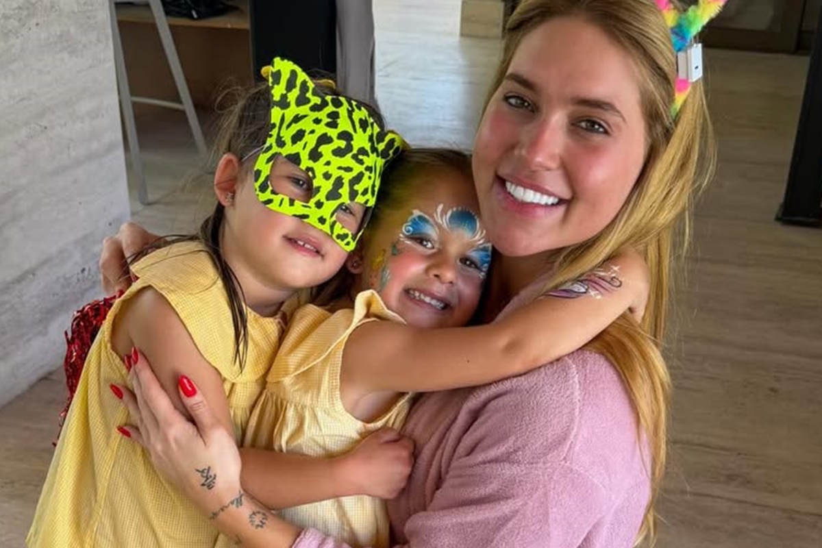 Virginia Fonseca e os filhos ganham surpresa de Carnaval de Vini Jr.. Vídeo