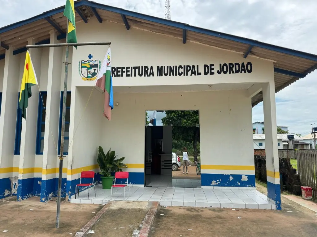 Prefeitura de Jordão é autorizada a leiloar máquinas, veículos e sucatas inservíveis