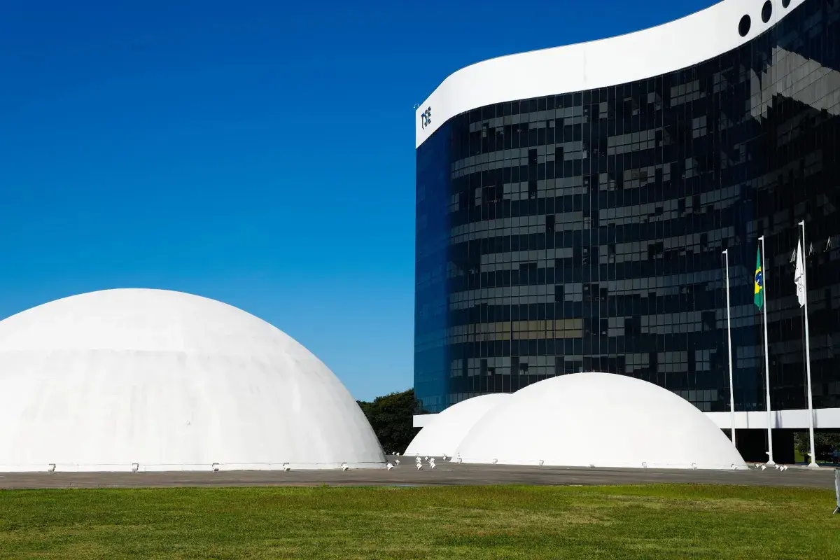 Crime organizado, IA e propaganda marcam debate sobre regras de 2026 no TSE