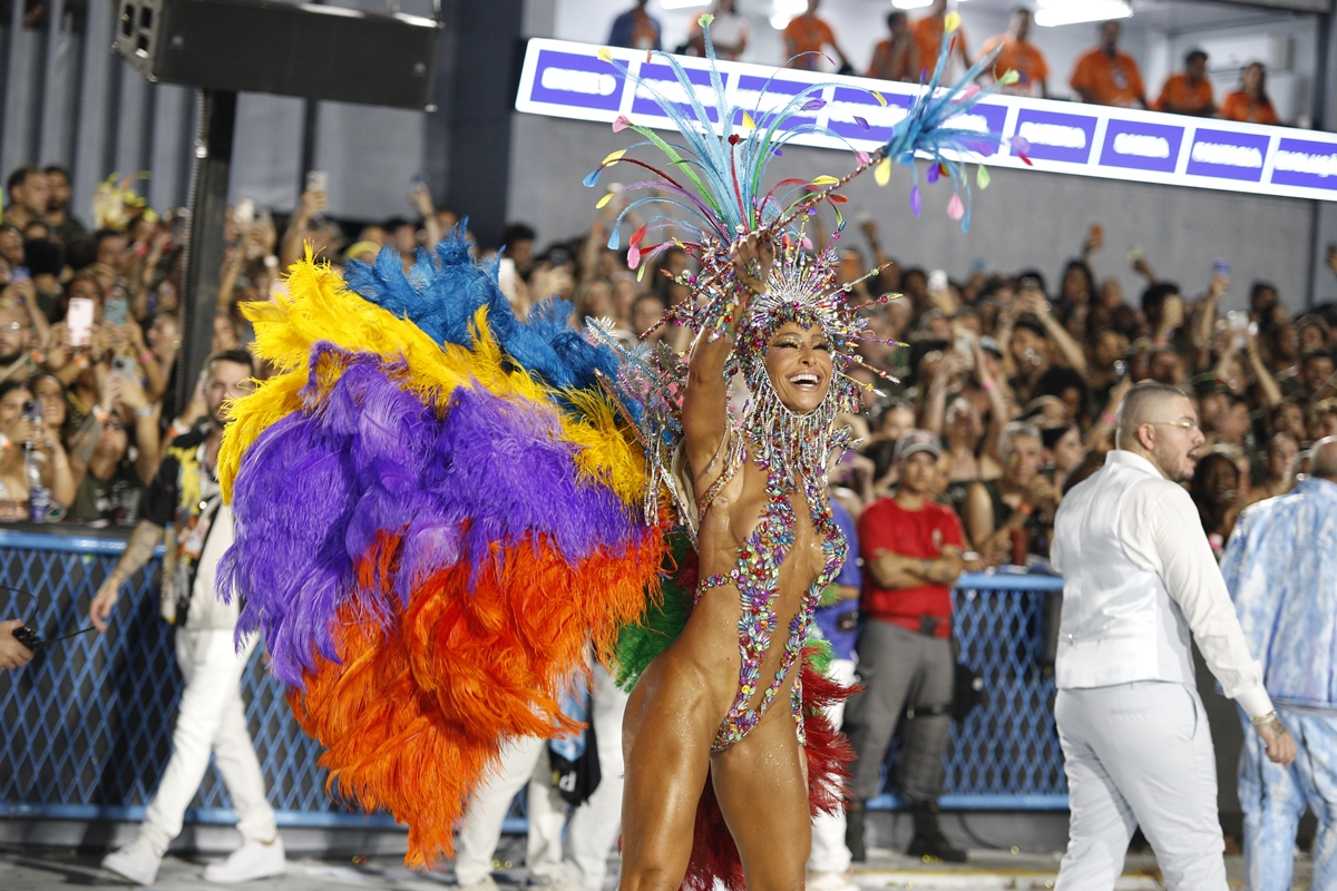 Sabrina Sato perde desfile da Gaviões após maratona entre Rio e SP