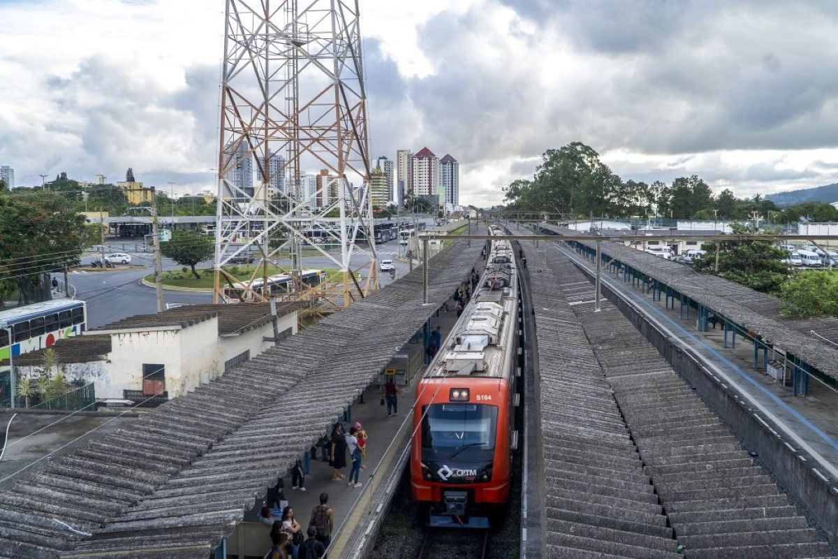 Linha 11-Coral da CPTM tem lentidão em horário de pico nesta 6ª (27/2)