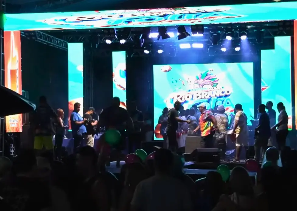 Duas candidatas a Rainha Gay desistem da disputa pouco antes do desfile
