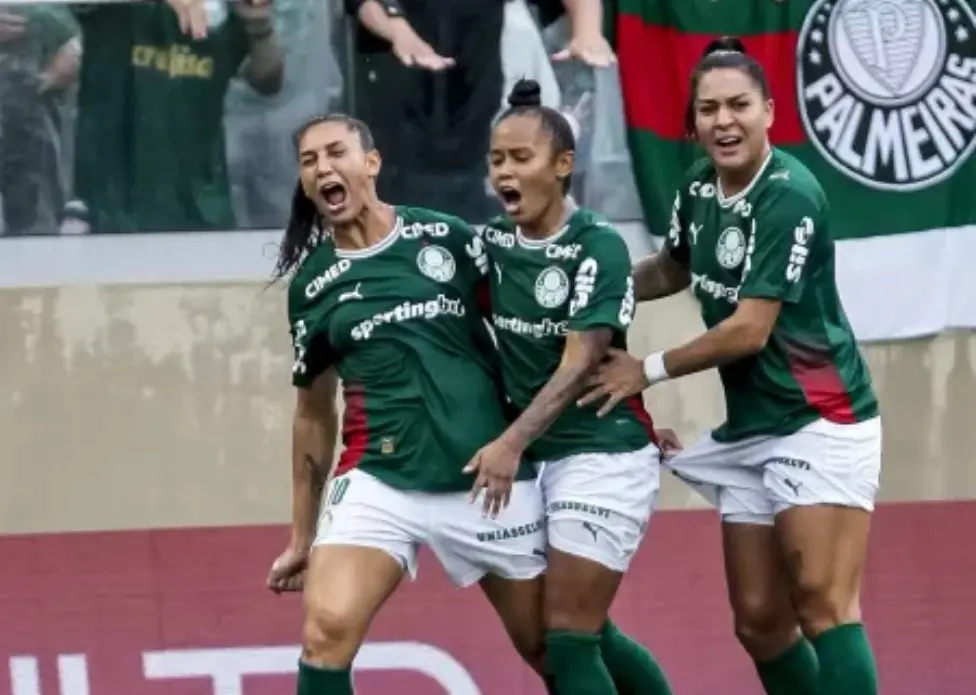 Palmeiras vence Corinthians nos pênaltis e é campeão da Supercopa Feminina