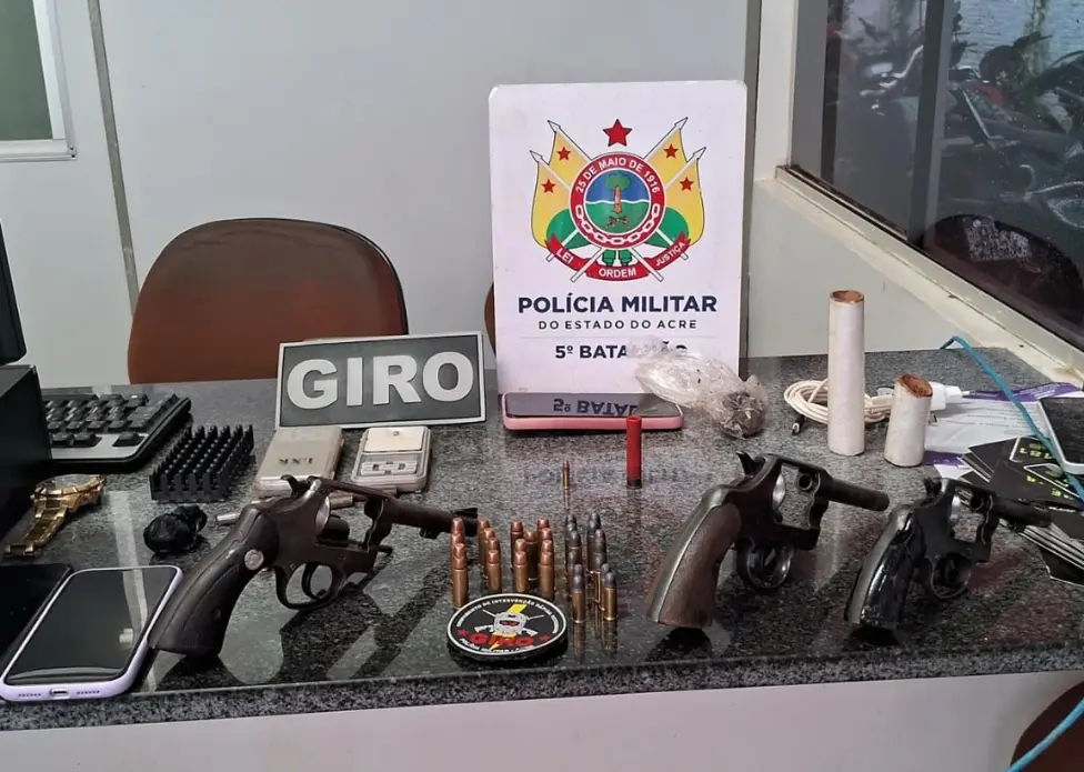PM interrompe reunião de facção e apreende armas em Epitaciolândia