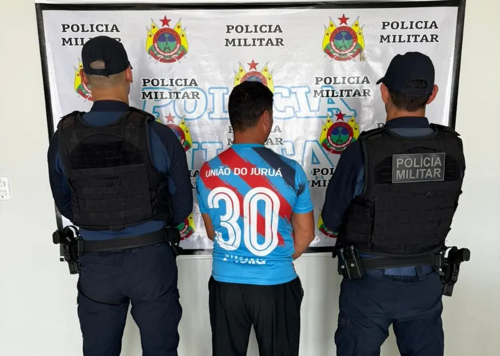 Homem é preso com drogas em embarcação em Porto Walter