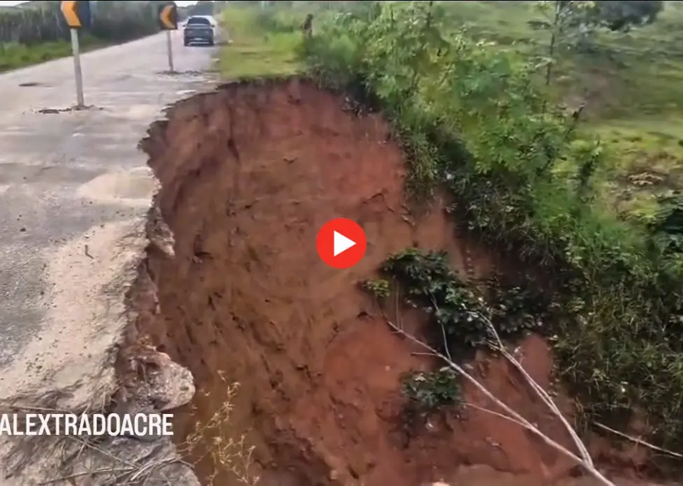 Erosão ameaça trecho da BR-364 na zona rural de Tarauacá
