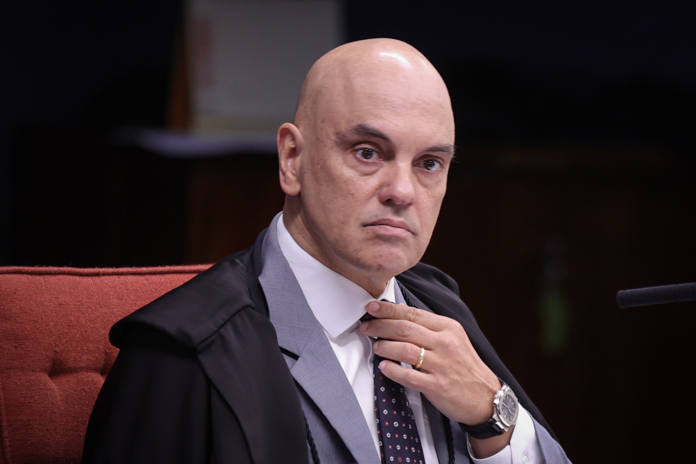 Moraes valida acordo de militares do golpe e impõe curso de democracia