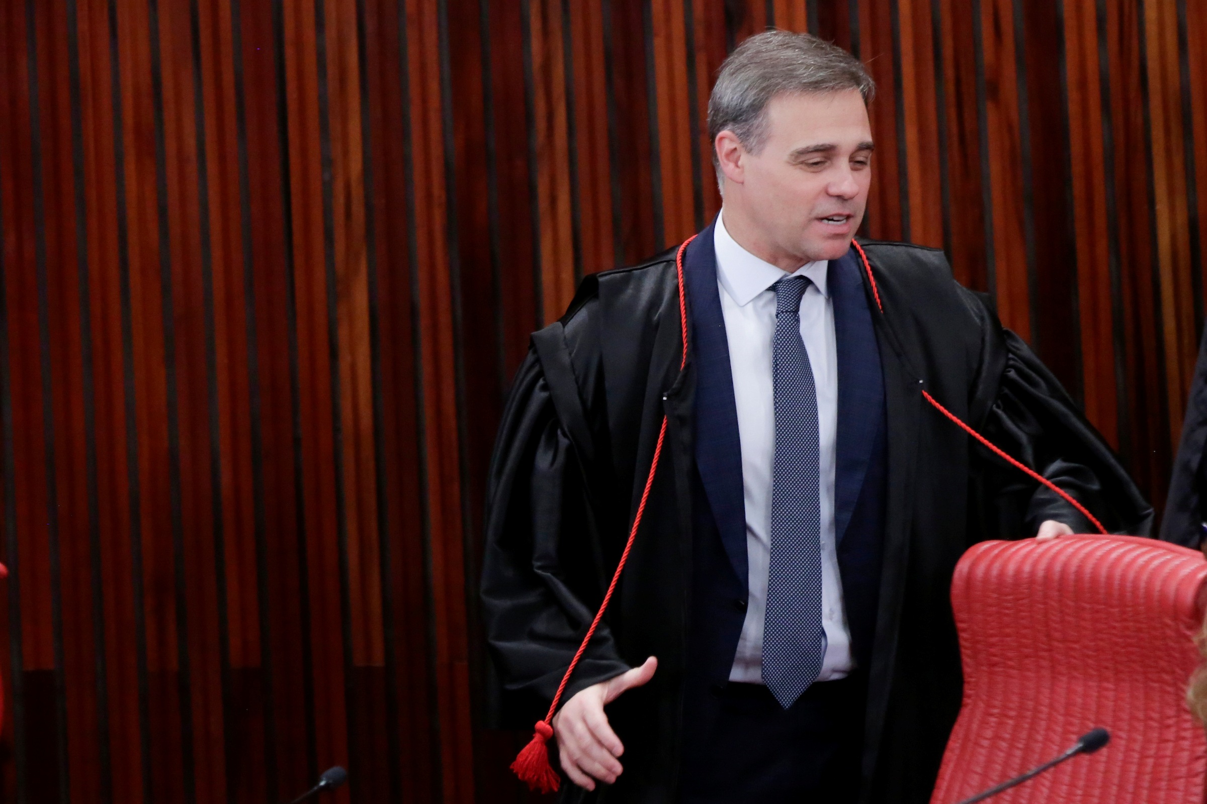 De terrivelmente evangélico a terrivelmente corporativista