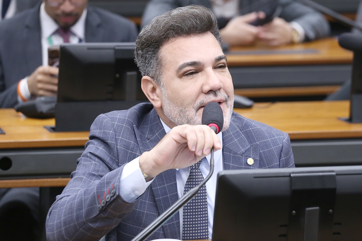 Com críticas de Malafaia, deputado pede que Flávio procure evangélicos