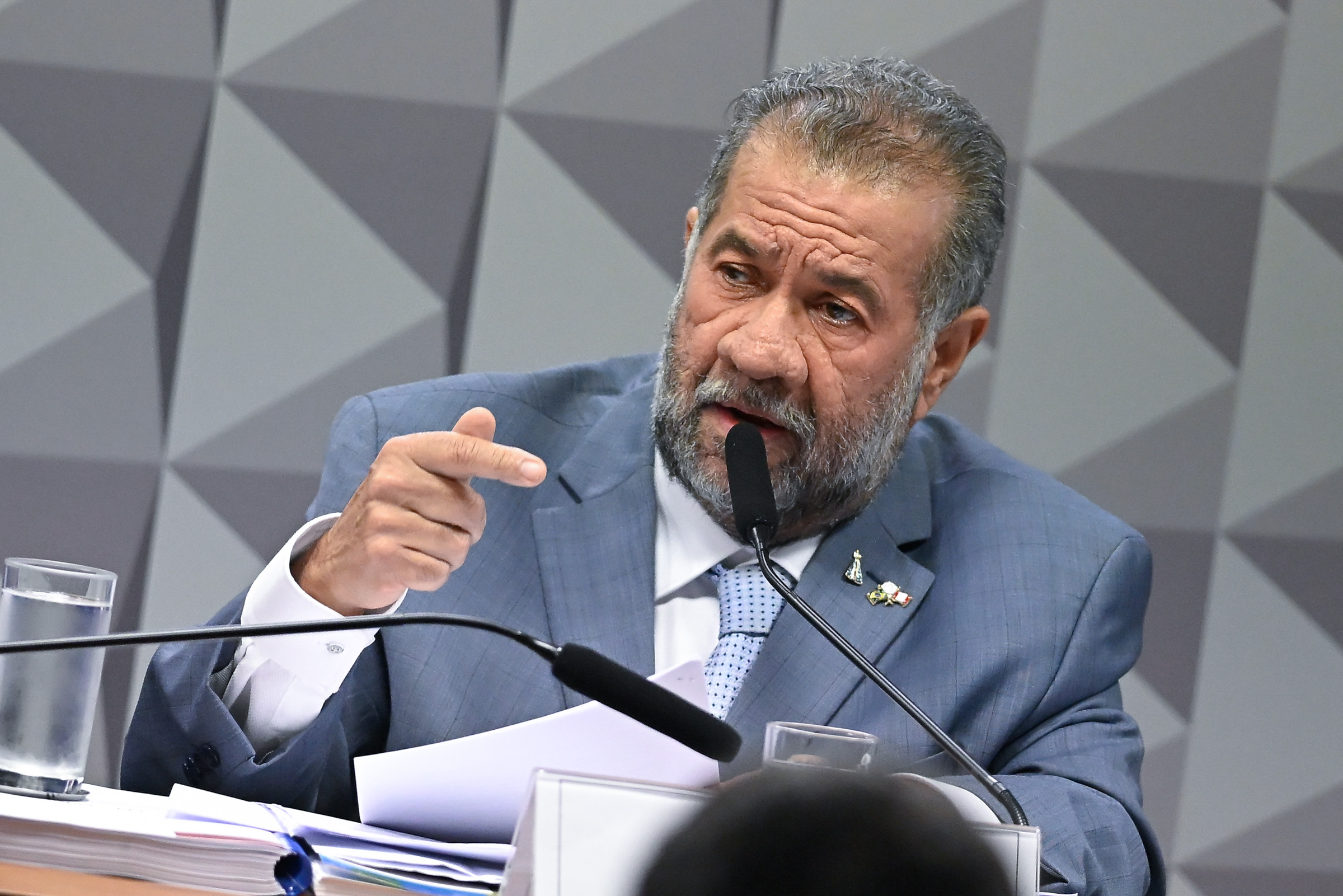 Dirigentes do INSS delataram Carlos Lupi, ex-ministro da Previdência de Lula