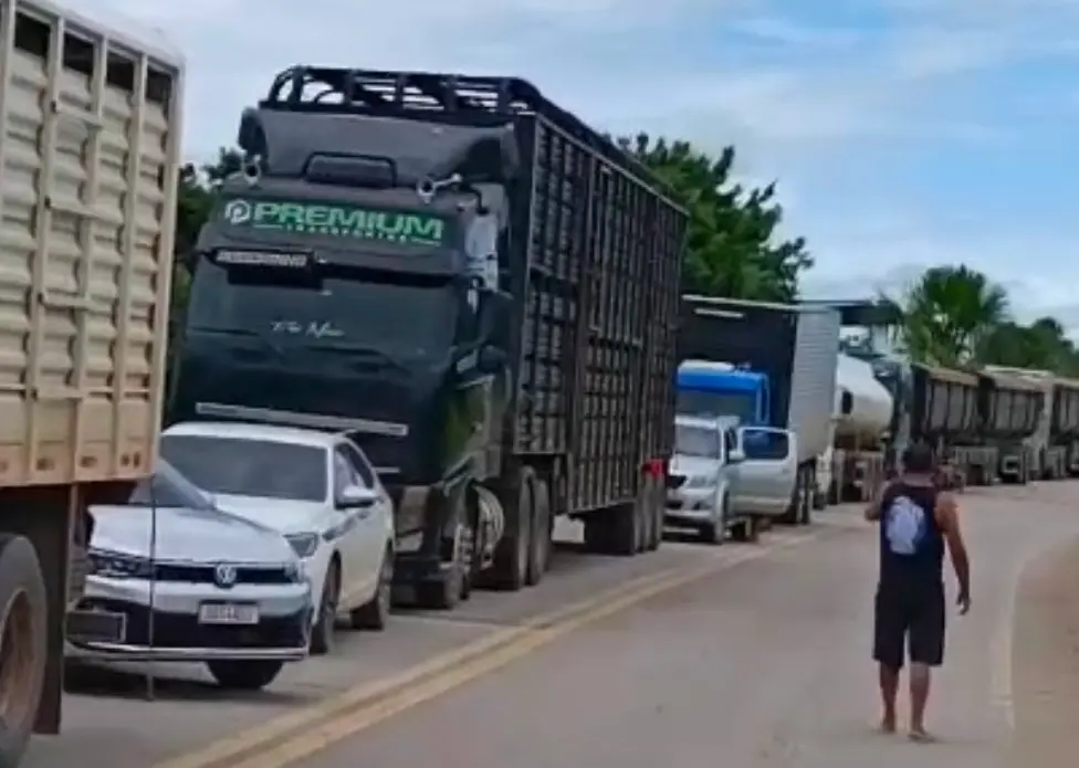 Manifestantes liberam BR-364 em Feijó após acordo com Governo do Estado