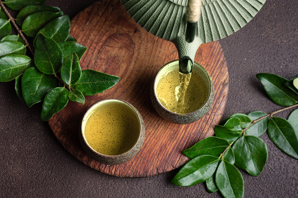 Gases e inchaço? Descubra os chás que ajudam a desinflamar o abdômen