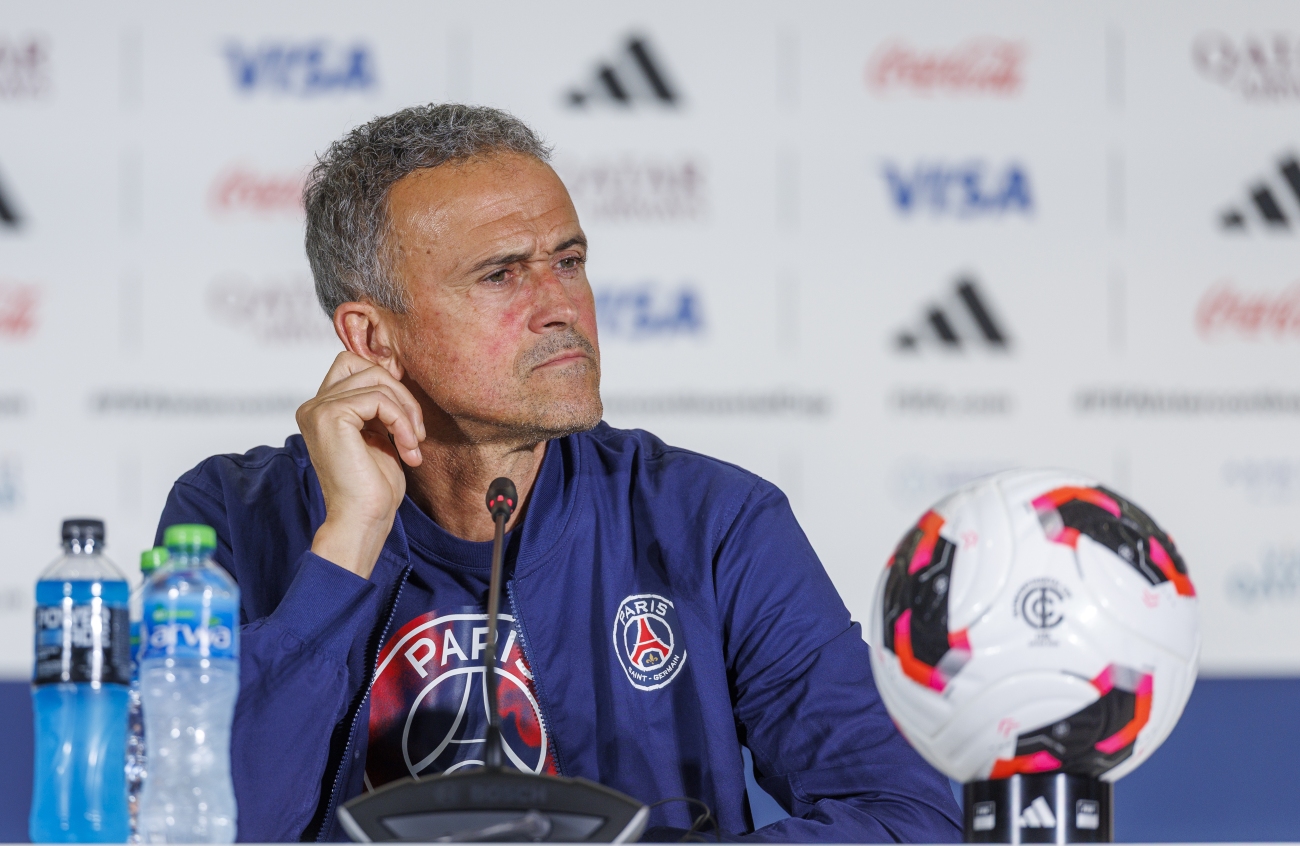Técnico do PSG, Luis Enrique minimiza caso de racismo contra Vini Jr.