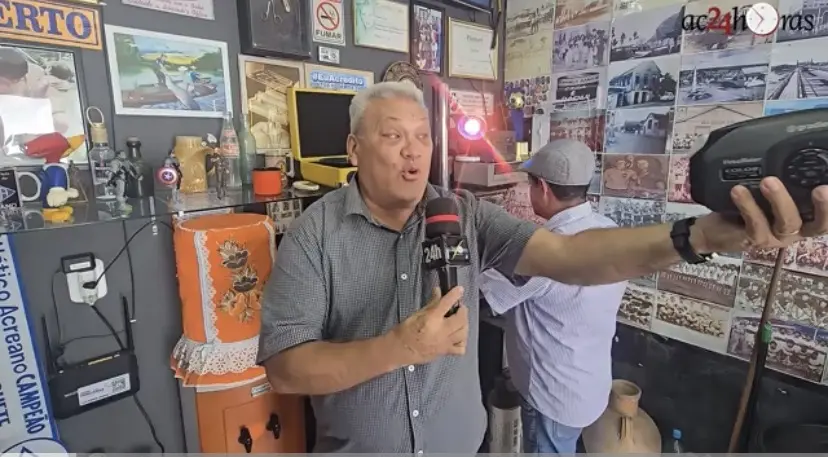 No Bairro 15, barbearia mistura música, memória e histórias de vida