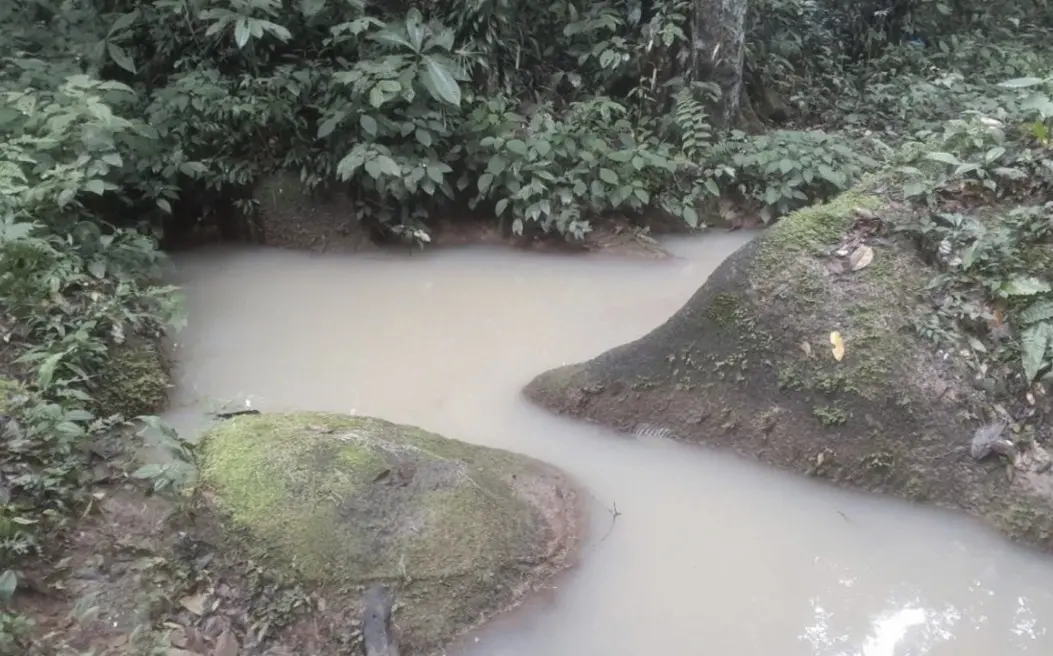 DPE aponta contaminação de igarapés por obra de usina solar no Amazonas