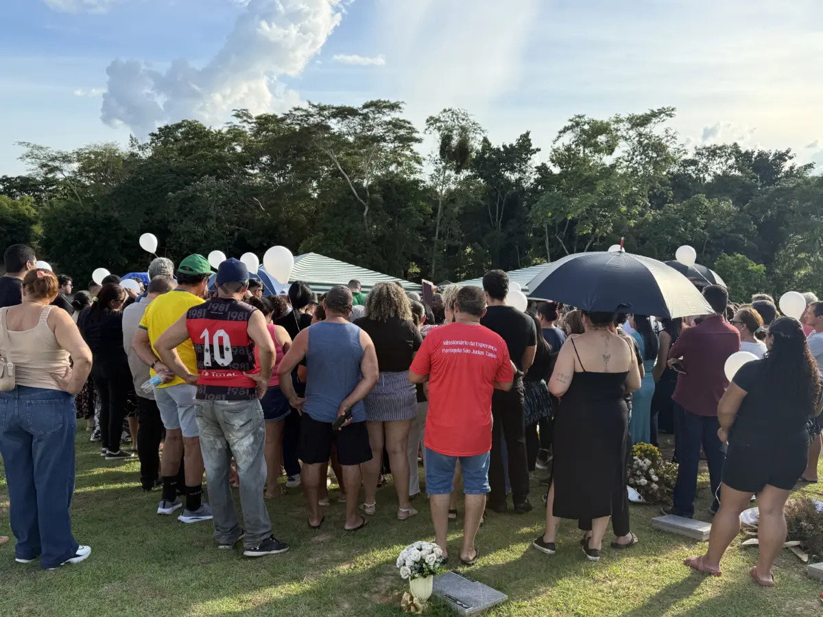 Centenas de pessoas acompanham sepultamento do farmacêutico Osmar Girardi