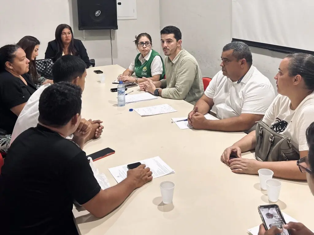 Governo do Estado se reúne com manifestantes e reafirma entrega da reforma do Hospital Geral de Feijó para abril