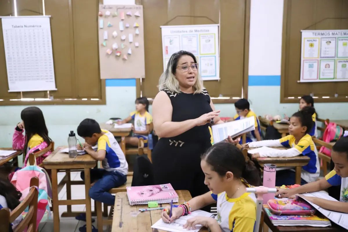 Após nomeações de professores, Educação afirma que número de efetivos superam provisórios