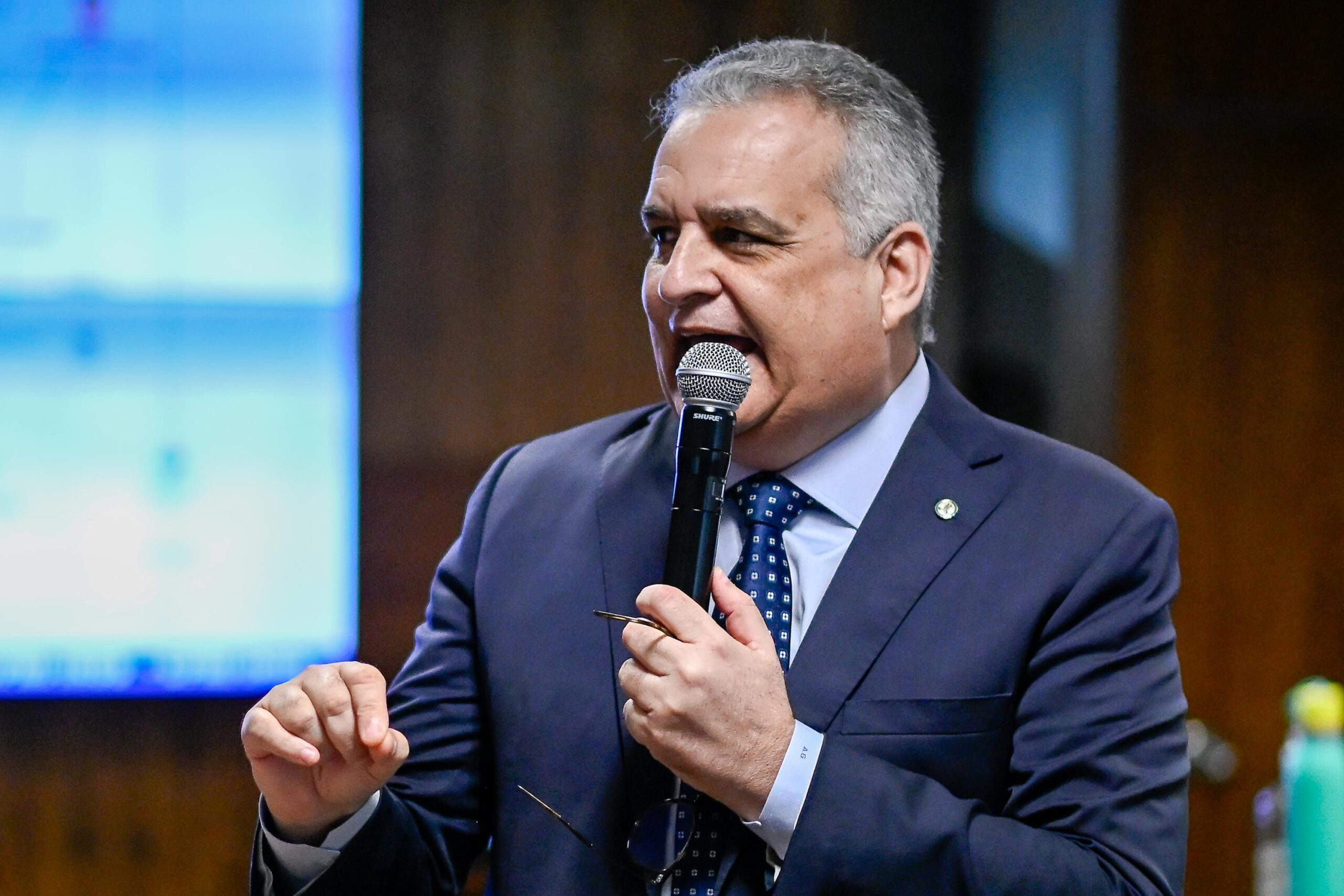 Relator da CPMI do INSS diz que vai pedir quebra de sigilo de Lupi