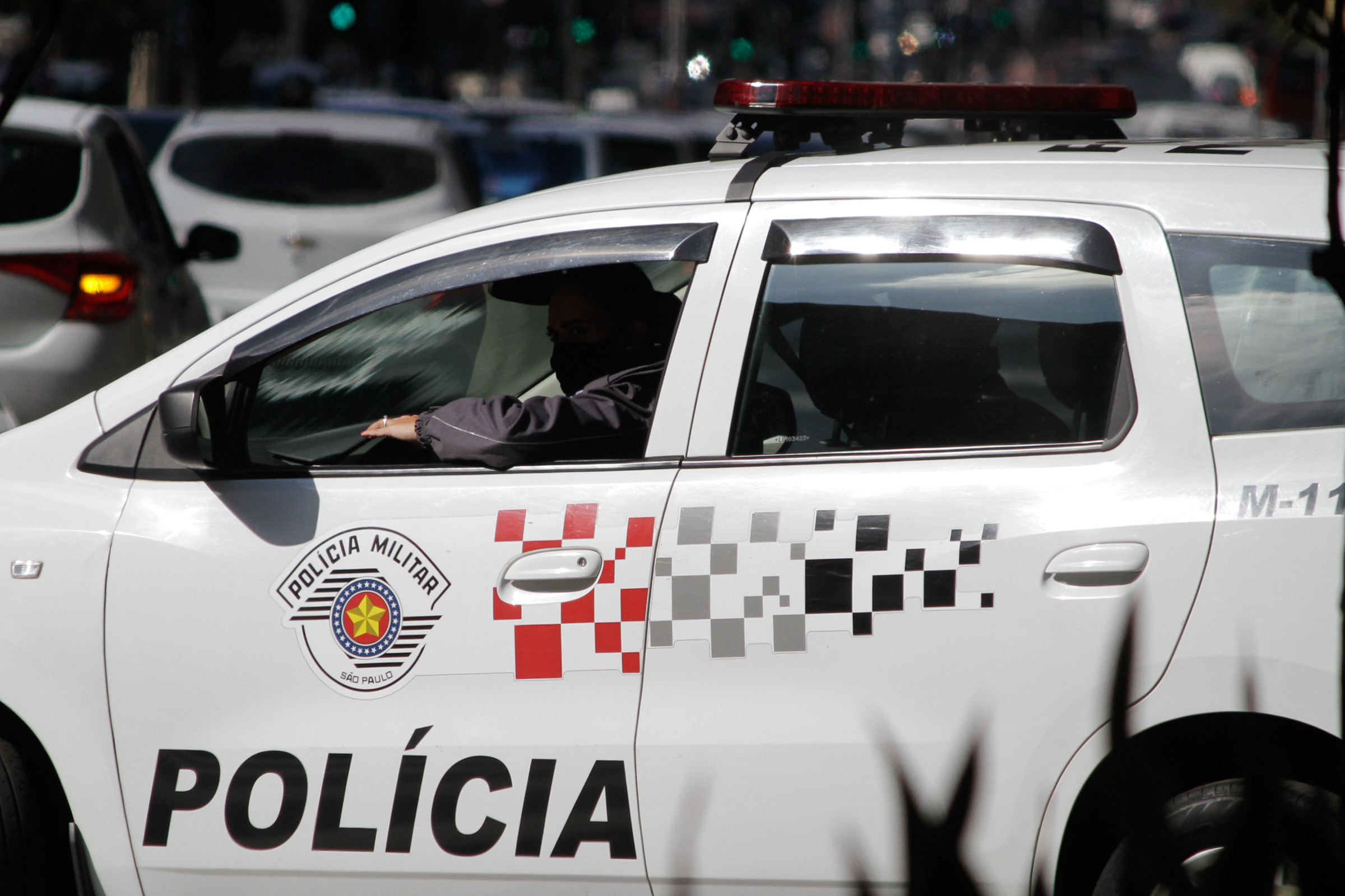 Mulher 60 anos é encontrada morta em casa. Filho é suspeito, diz PM