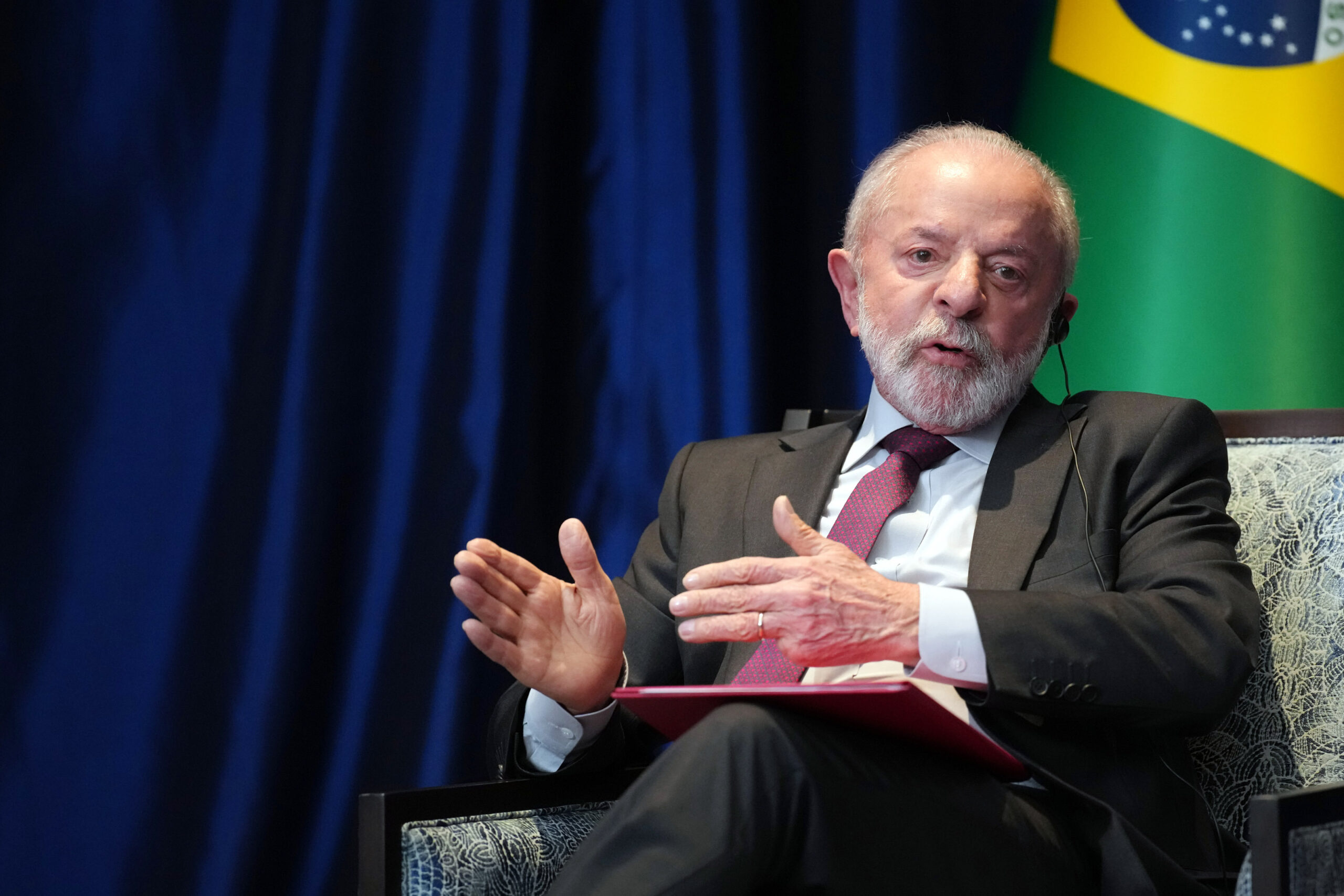 Quem tem pressa, come tarifa: Lula saboreia vitória