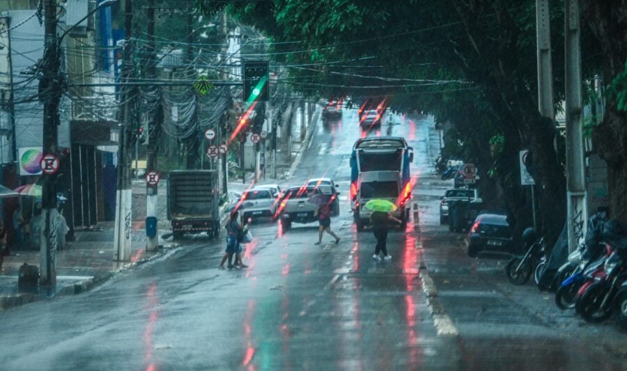 Acre entra em alerta para chuvas fortes com risco de ventos de até 100 km/h