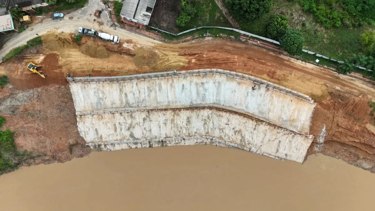 Em Brasileia, obra da Orla do Rio Acre segue parada após perda de repasse federal