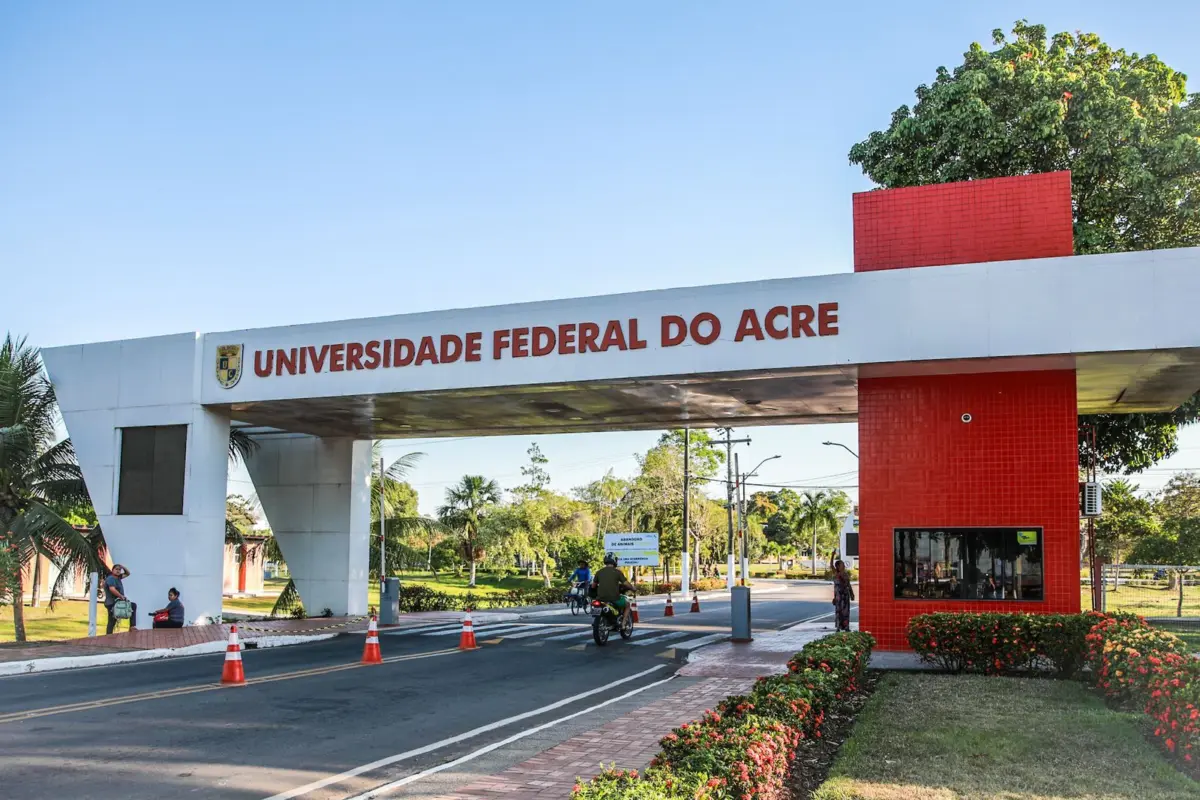Seleção da Ufac para pesquisador com salário de R$ 8 mil segue com inscrições abertas
