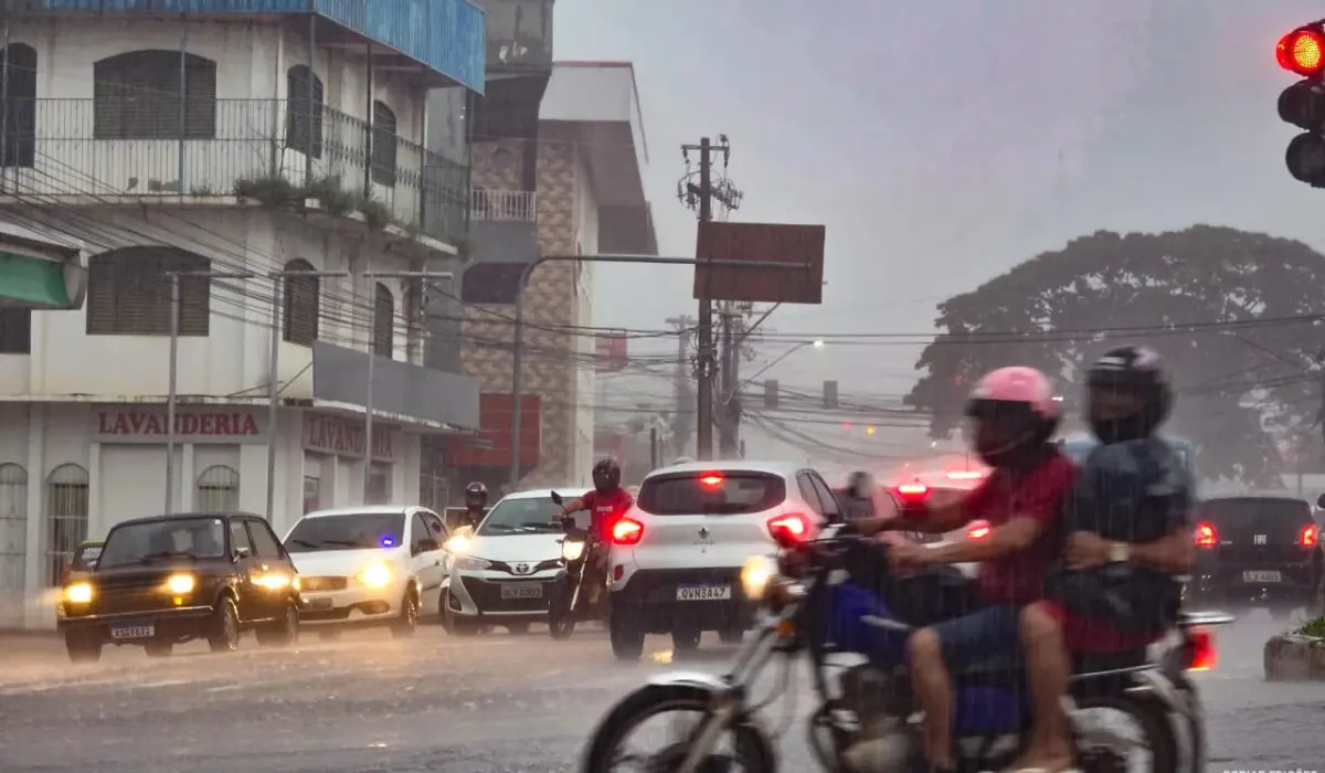 Alerta do Inmet aponta chuvas intensas com ventos de até 100 km/h no Acre